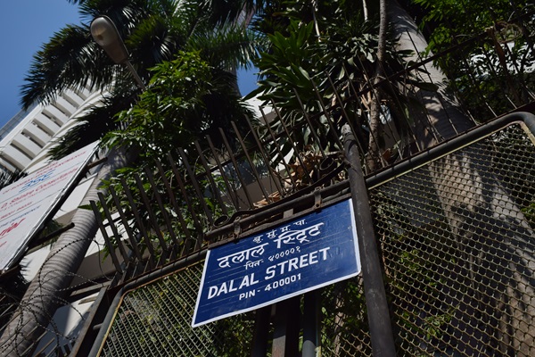 BasisPoint Insight (@91basispoints) on Twitter photo When Trading Tremors And Policy Fault Lines Collide
Markets are showing signs of strain, and not just from volatility. <a href="/krishnadevanv/">Krishnadevan</a> and <a href="/KunalVajani/">Kunal Vajani</a> examine SEBI’s case against #JaneStreet, highlighting what’s at stake when the lines between smart trading and manipulation When Trading Tremors And Policy Fault Lines Collide
Markets are showing signs of strain, and not just from volatility. <a href="/krishnadevanv/">Krishnadevan</a> and <a href="/KunalVajani/">Kunal Vajani</a> examine SEBI’s case against #JaneStreet, highlighting what’s at stake when the lines between smart trading and manipulation