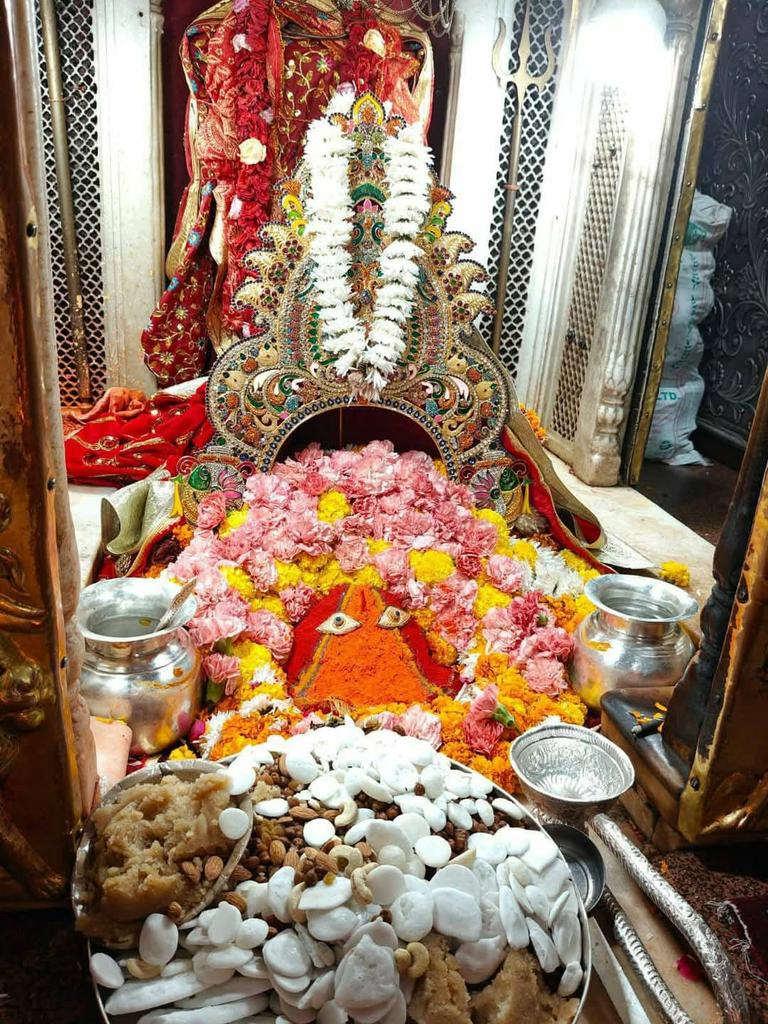 *सिद्ध शक्तिपीठ माँ चिंतपूर्णी धाम जिला ऊना देवभूमि हिमाचल प्रदेश*
*माँ चिंतपूर्णी जी की प्राकृतिक पिंडी स्वरुप के प्रातः श्रृंगार दर्शन* 
*🔱श्रावण, कृष्ण पक्ष, तिथि - चतुर्थी, संवत् 2082, दिन - सोमवार, 14 जुलाई 2025🔱*
*जय माता चिंतपूर्णी की*🙏
🌷💐🔥🐚🌞🪔🔱🙏💐🪷🕉️