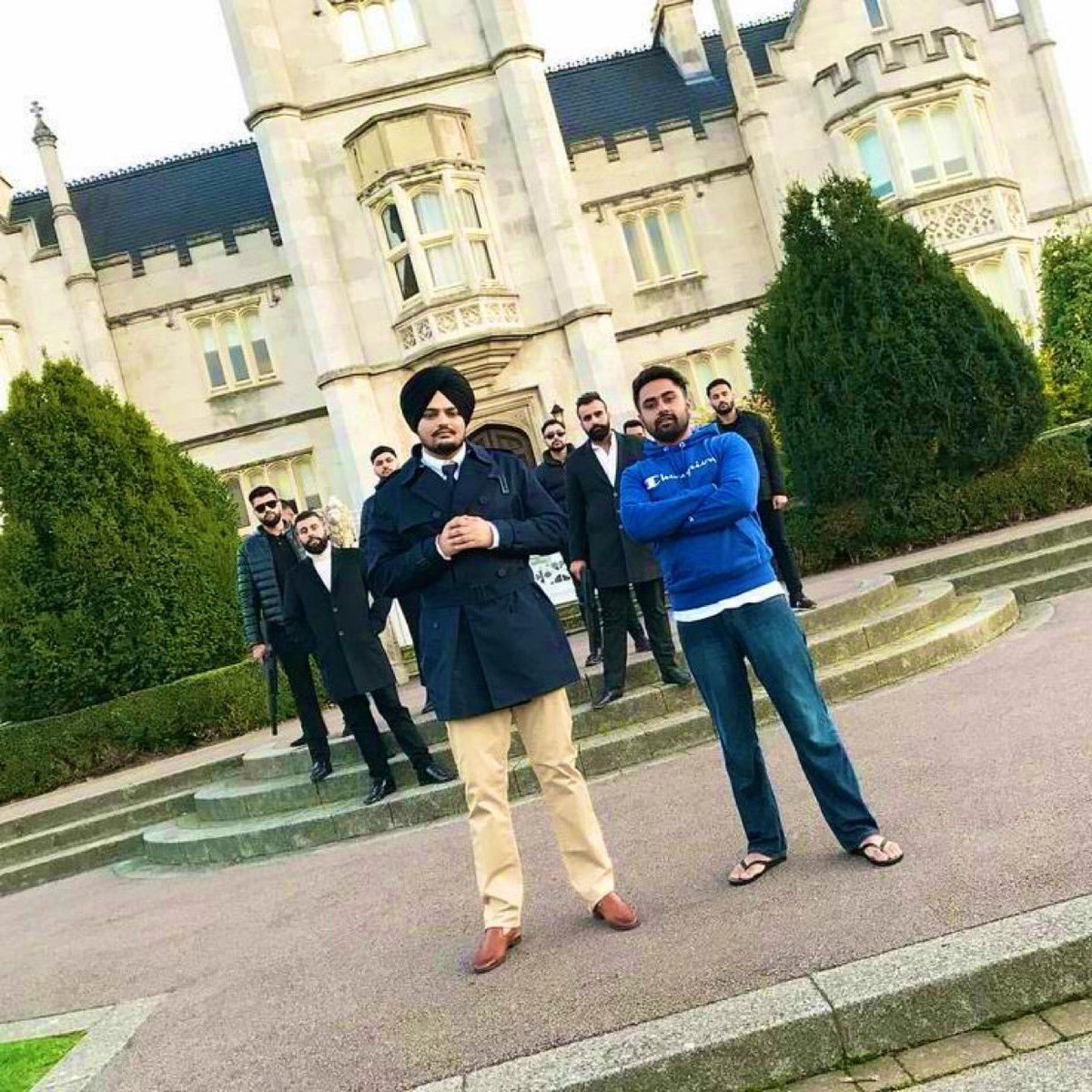 ਸਕਦਾ ਨਹੀਂ ਠੱਗ ਜੋ ਮੱਥੇ 'ਤੇ ਲਕੀਰਾਂ ਨੇ,  
ਭਾਈ ਕਹਿ ਕੇ ਧੋਖੇ ਸਾਲੇ ਮਰੀਆਂ ਜਮੀਰਾਂ ਨੇ

#JusticeForSidhuMoosewala 
#SMW 

<a href="/iSidhuMooseWala/">Sidhu Moose Wala</a> <a href="/iBalkaurSidhu/">Sardar Balkaur Singh Sidhu</a> <a href="/jennyjohalmusic/">Jenny Johal</a> <a href="/GillRaunta/">Gill Raunta</a> <a href="/SIDHUFANGIRL/">Simran kaur♡</a> <a href="/SukhmeetGrewal4/">sukh kaur</a> <a href="/turja_tu/">ਪੰਜਾਬਣ</a> <a href="/tannu_ki/">ਮਲਵੈਣ</a> <a href="/Hrdeepbassi/">Hardeep kaur</a> <a href="/Tanpree19146368/">Tanpreet Kaur</a> <a href="/Raunak_sekhon/">🌺Raunak Sekhon🌺</a>