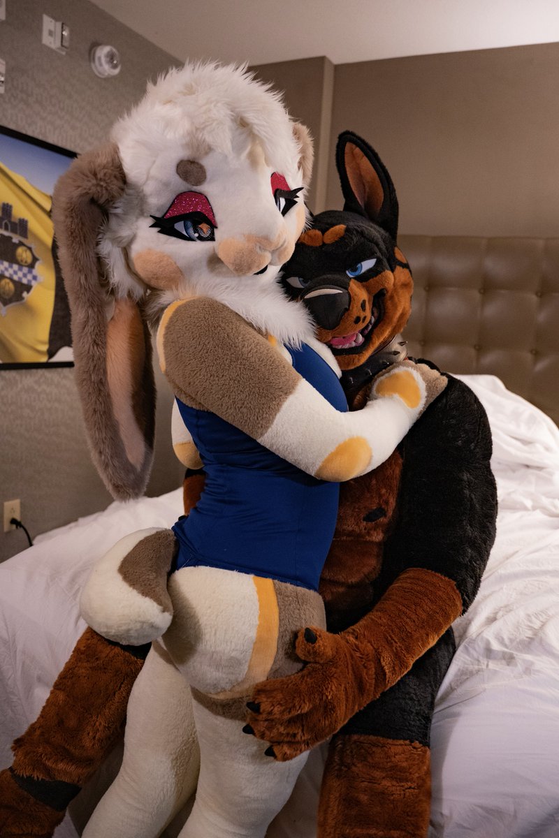 Dogs like to prey on bunnies... that's why I got this REALLY BIG dog to protect me 🥰 ft. <a href="/Duke_Doberman/">🥃 ᴰᵤᵏᵉ the 👑 ᴅᴏʙᴇʀᴍᴀɴ</a> 

#FursuitFriday
