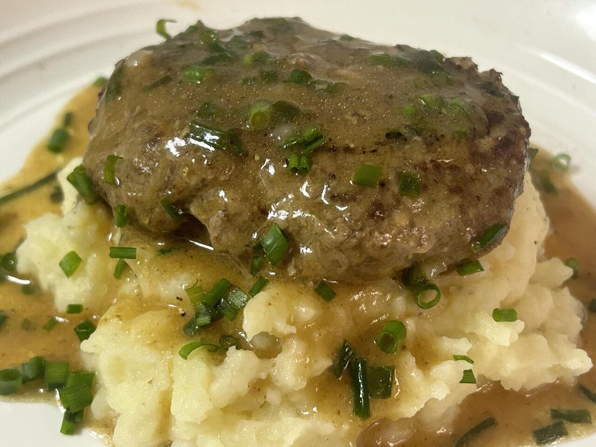 homevsfastfood's tweet image. [Homemade] Hamburger steak with mashed potatoes.
👉 homecookingvsfastfood.com
#HomemadeHamburgerSteak #MashedPotatoes #ComfortFood #Foodie #DeliciousMeals #homecooking #food #recipes #foodpic #foodie #foodlover #cooking #hungry #goodfood #homecookingvsfastfood