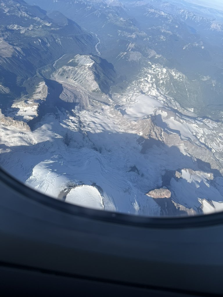 brad_sheppy's tweet image. Never flown over the summit of Rainer before!