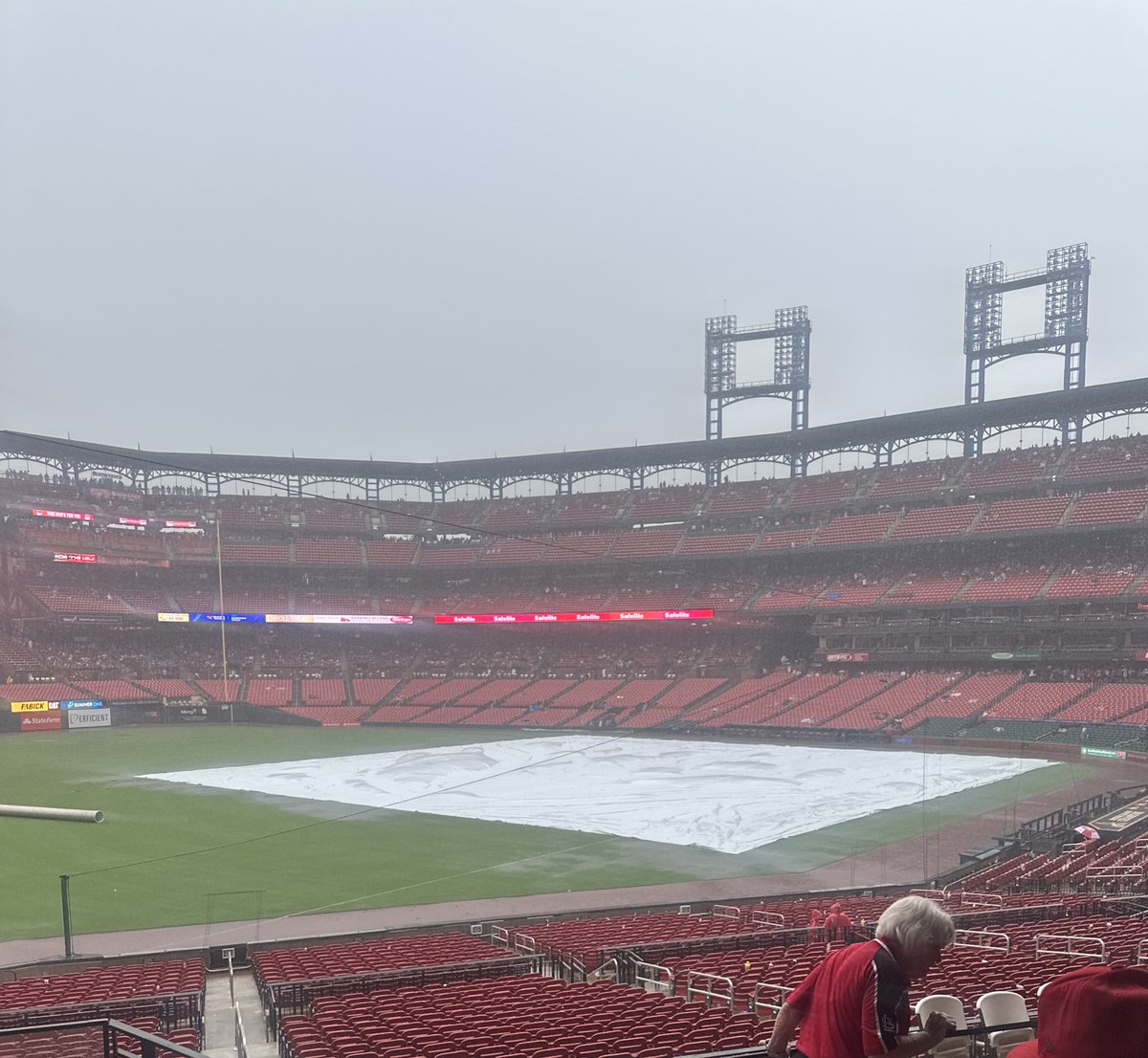 TrolledbyWaddle's tweet image. Double Rain delay made the game suck ass but it was profitable 🤷🏻♂️
Robbed of Sonny gray full game
