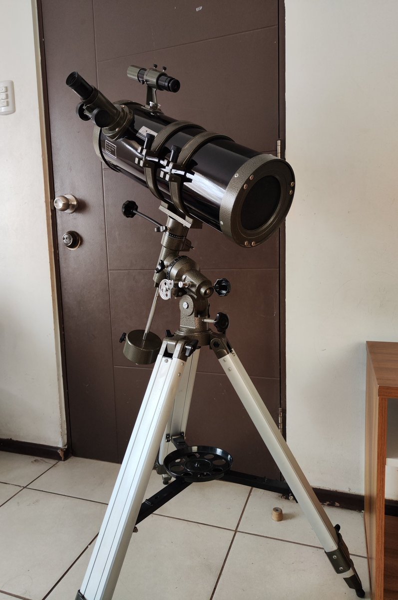 seba_sirius's tweet image. Me ayudan con un RT?
VENDO TELESCOPIO reflector de 150mm, Telescope generico de fabrica Synta. En excelentes condiciones. Óptica impecable. Ideal para observar espacio profundo, los crateres de la luna, planetas, nebulosas etc.Incluyo asesoría y ayuda! Envío a todo Chile.
350 mil