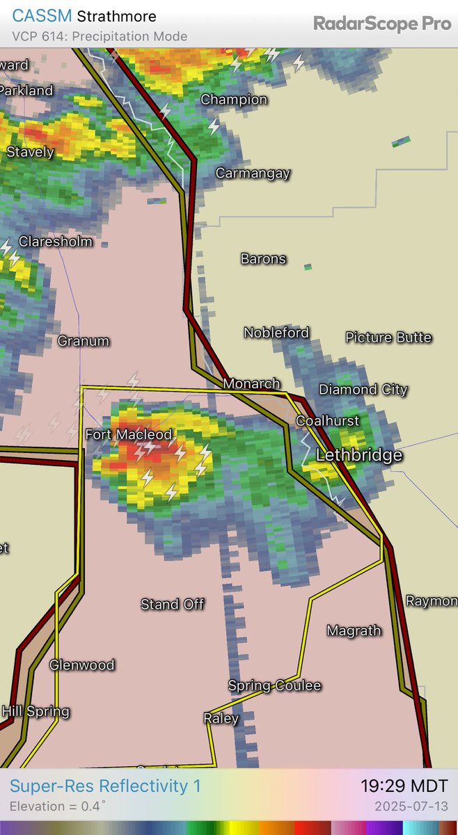 Severe thunderstorm at Fort Macleod currently tracking south of Lethbridge. #abstorm