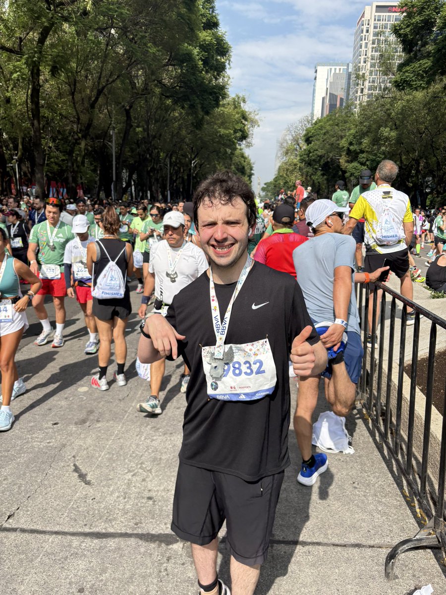 Hoy corrí el Medio Maratón CDMX. Mi pie sangraba a la mitad, pero lo terminé. Ya son más de 50. Corrí con un mensaje: tras una embolia y con hemiparesia, logré lo imposible. Todos podemos hacer cosas extraordinarias. Contarlo también importa.

#MedioMaratónCDMX #RunWithPurpose