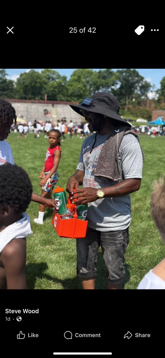 Dnice_twotimes's tweet image. ME AND MY BOYS WORKING THE FIELD AT THE 4the Annual HOPE FITNESS FOOTBALL CAMP 🏉 614BOYS WALNUT RIDGE ALUMNI AND NFL PLAYERS GIVING BACK YEAR 4🙏🏿 300 kids in attendance at the @_Dfoe5 @Leek_39 @juliuswoods #HOPEFITNES
