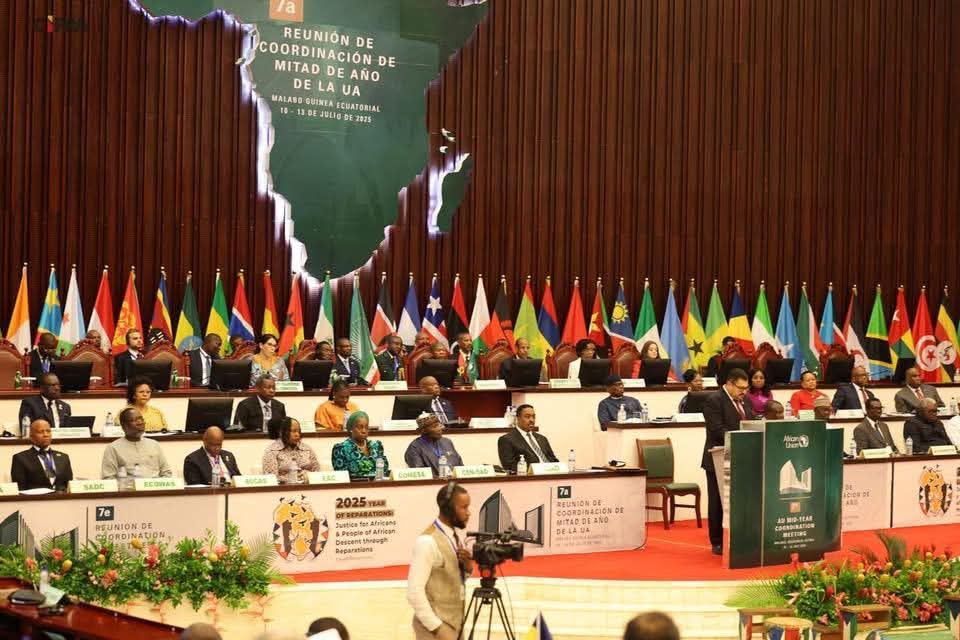 EmbaixadaT's tweet photo. PRESIDENTE JOÃO LOURENÇO ORIENTA REUNIÃO DE COORDENAÇÃO UNIÃO AFRICANA - COMUNIDADES ECONÓMICAS E MECANISMOS REGIONAIS. 
https://t.co/JmuKnXWQsM https://t.co/N5sysAIi2y