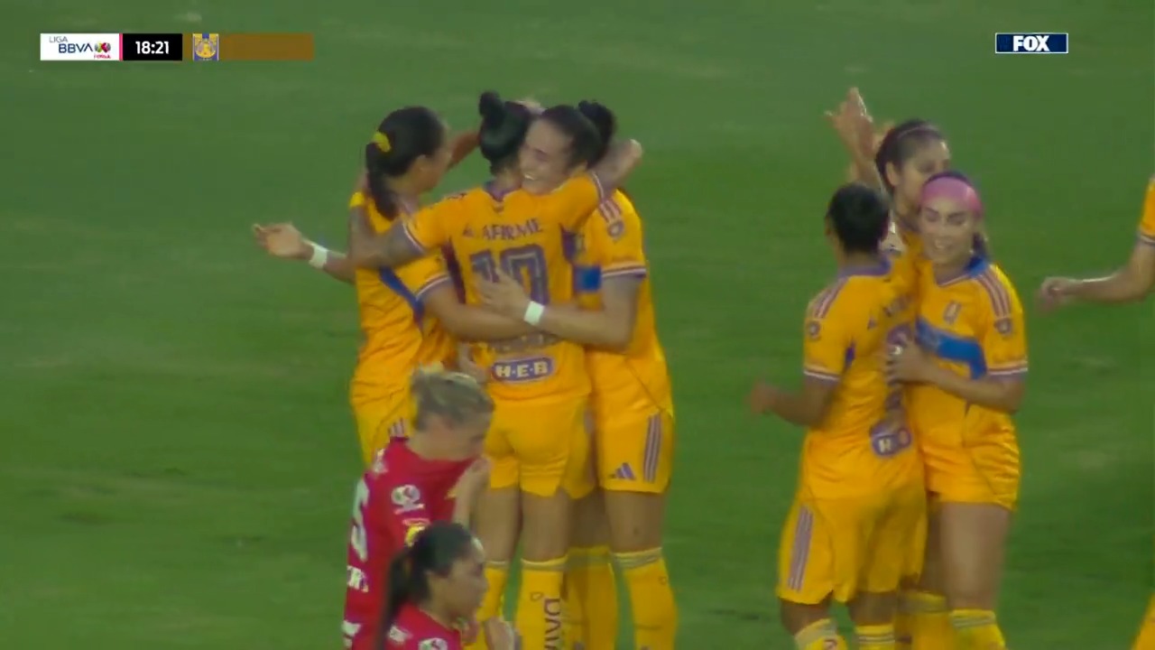 María Sánchez con el cobro de tiro de esquina y Jenni Hermoso con el primer tanto del torneo.