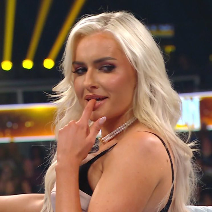 blakecoutore's tweet image. dangerous &amp;amp; glamorous 💋
@BlakeMonroeWWE