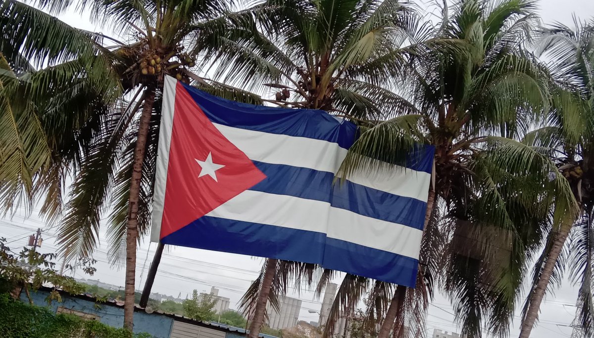 Los ataques nos desafían, pero nunca nos detendrán. Seguimos en pie. Cada intento de silenciarnos solo amplifica nuestra voz. No negociamos nuestra dignidad. No claudicamos. #Resistir es existir, y nosotros estamos más vivos que nunca. #CubaVencerá #CubaEstáFirme