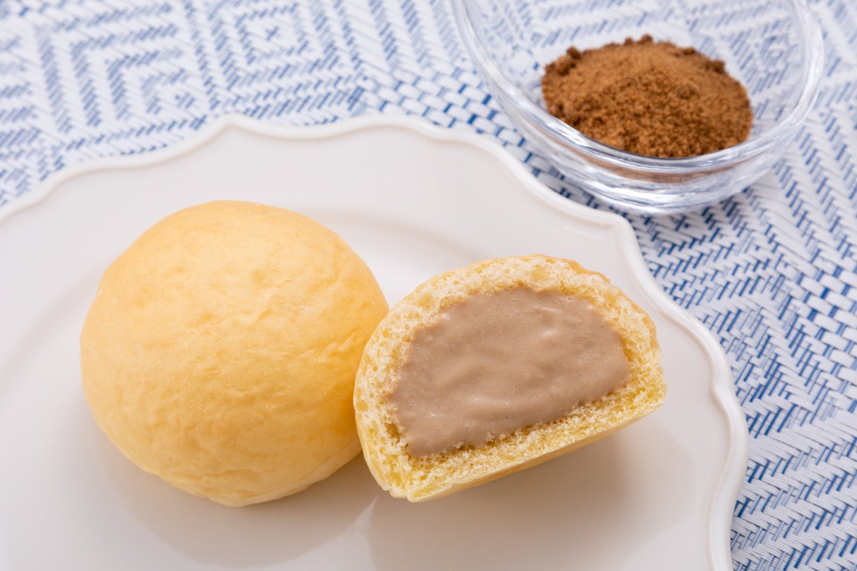 【八天堂オンラインショップ】

／
よりどり！おまとめ割フェア
開催中！
＼

オススメスイーツパン「とろける沖縄くりーむパン 黒糖」をご紹介します🌺