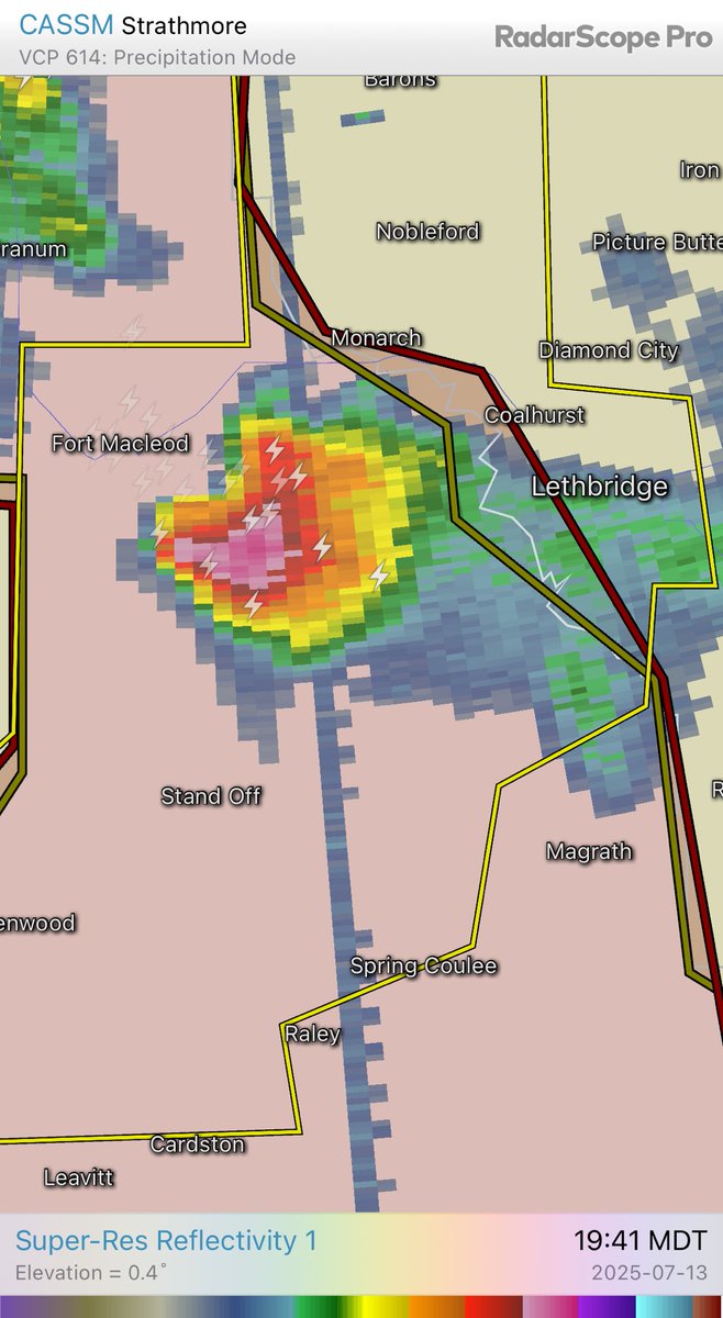 This supercell by Lethbridge looks like a tank on radar. I wonder what it looks like in person. #abstorm