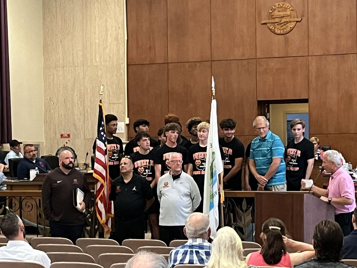 Last Monday Parma Mayor Tim DeGeeter, parks and Recreation Director Mickey Vittardi, Allan Divis, (Parma Ward 5 Council) Kammy Shuman (Ward 7 council) and the rest of city council recognized Padua Franciscan High School basketball team for earning the 2025 District Championship!