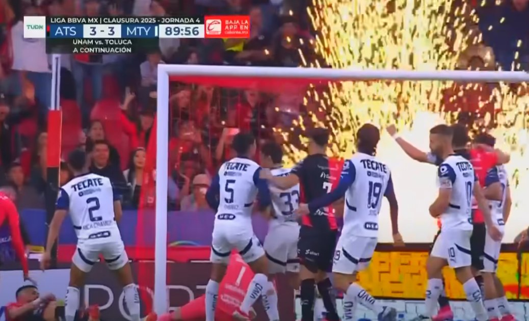 ClubMonterreyMX's tweet image. A @Rayados no le metían 3 goles desde el 29 de Enero en la jornada 4 del torneo de clausura. Y no perdió el encuentro, empataron 3 - 3, una jornada antes, Pachuca fue al BBVA y le ganó 2 - 3