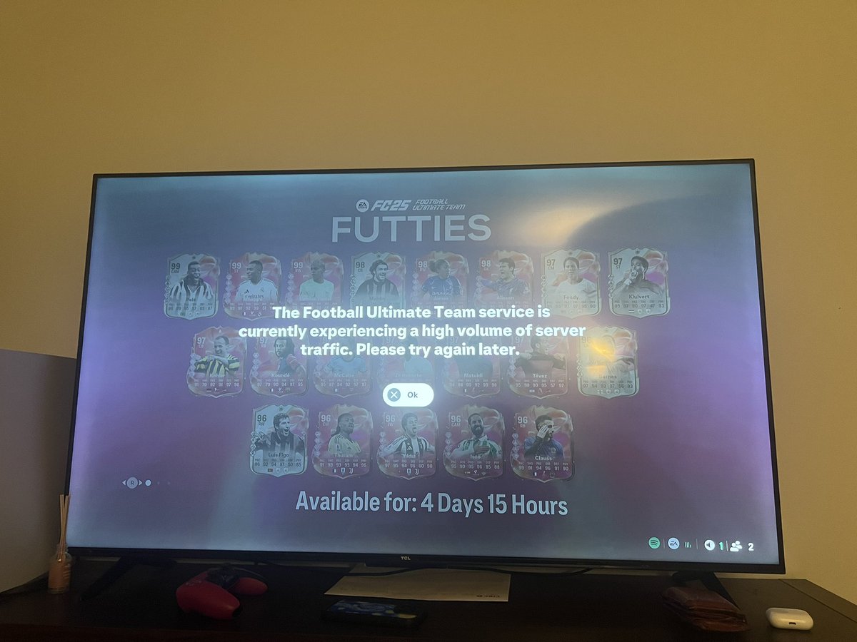 People pay $100 for this game btw. Cant even log in. <a href="/EASPORTSFC/">EA SPORTS FC</a> fix up!