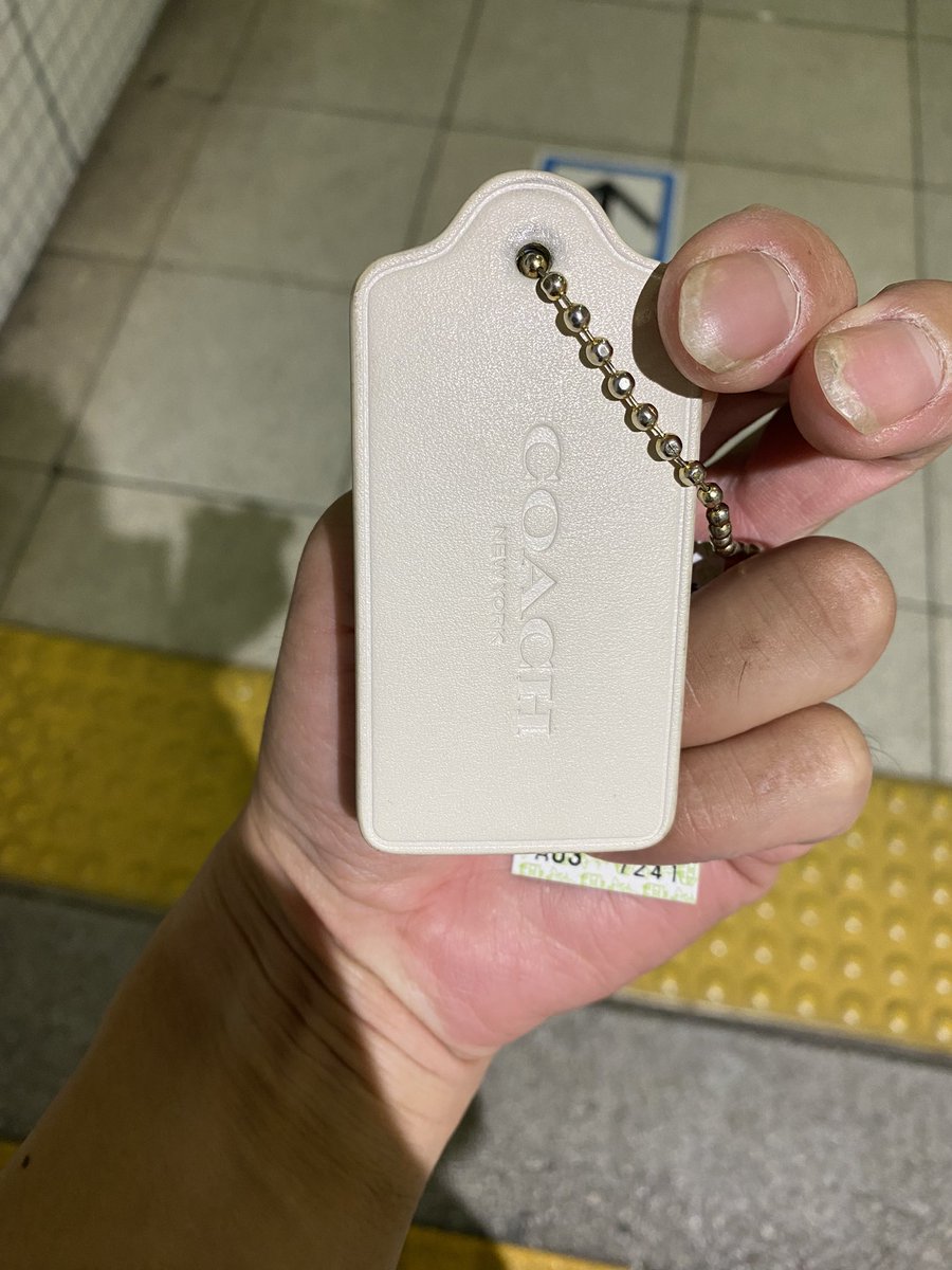 ReggaeSHOGO's tweet photo. @Doshisha_ssc DM失礼します。
こちら電車の中で落とし物を見つけて、同志社大学の人ではないかと思ってDMさせていただきました。
北大路駅の駅員に預けてますのでもし見つかれば声かけてあげてください https://t.co/1rjOBRrGgQ