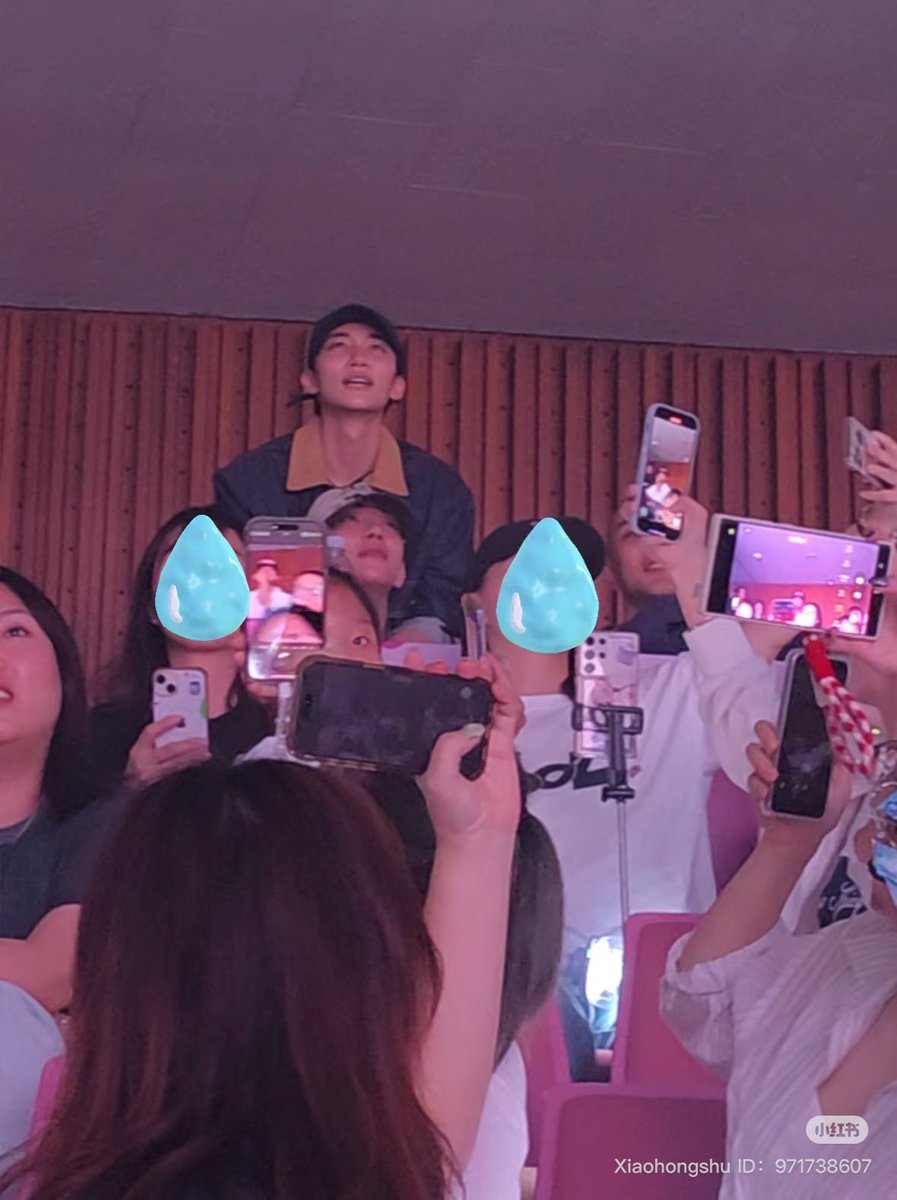 250713 HxW

Jeonghan and Joshua last night.

😭

#JEONGHAN #정한 #JOSHUA #조슈아