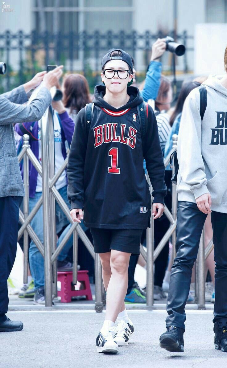 beyluvjmjk's tweet photo. DI MATA GUE POKOKNYA KAYA CUMA SELISIH HARI MENTOK SEBULAN FOTO INI DIAMBIL. 😭 masih cocok banget meranin karakter dillan tinggal kasih rxking sama seragam putih abu. #maafyapping 

Tolong sampein ke Bunda, Terima kasih udah lahirin orang yang aku cinta😭😭😭😭😭 bunda siapa🙏🏻 https://t.co/QYPsMl8IDW