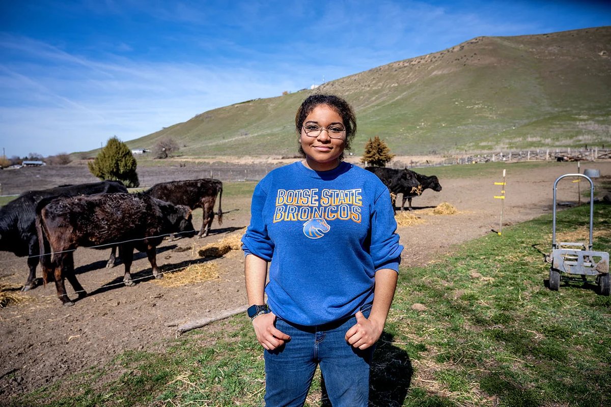 Boise State Alumni and Friends (@boisestatealum) on Twitter photo From ranch life in Weiser to mentoring fellow Broncos, Sofia Sanchez-Chapman is redefining whatโs possible with <a href="/BoiseState/">Boise State University</a>โs online Digital Innovation and Design program and the Idaho Opportunity Scholarship.
boisestate.edu/news/2025/06/0โฆ From ranch life in Weiser to mentoring fellow Broncos, Sofia Sanchez-Chapman is redefining whatโs possible with <a href="/BoiseState/">Boise State University</a>โs online Digital Innovation and Design program and the Idaho Opportunity Scholarship.
boisestate.edu/news/2025/06/0โฆ