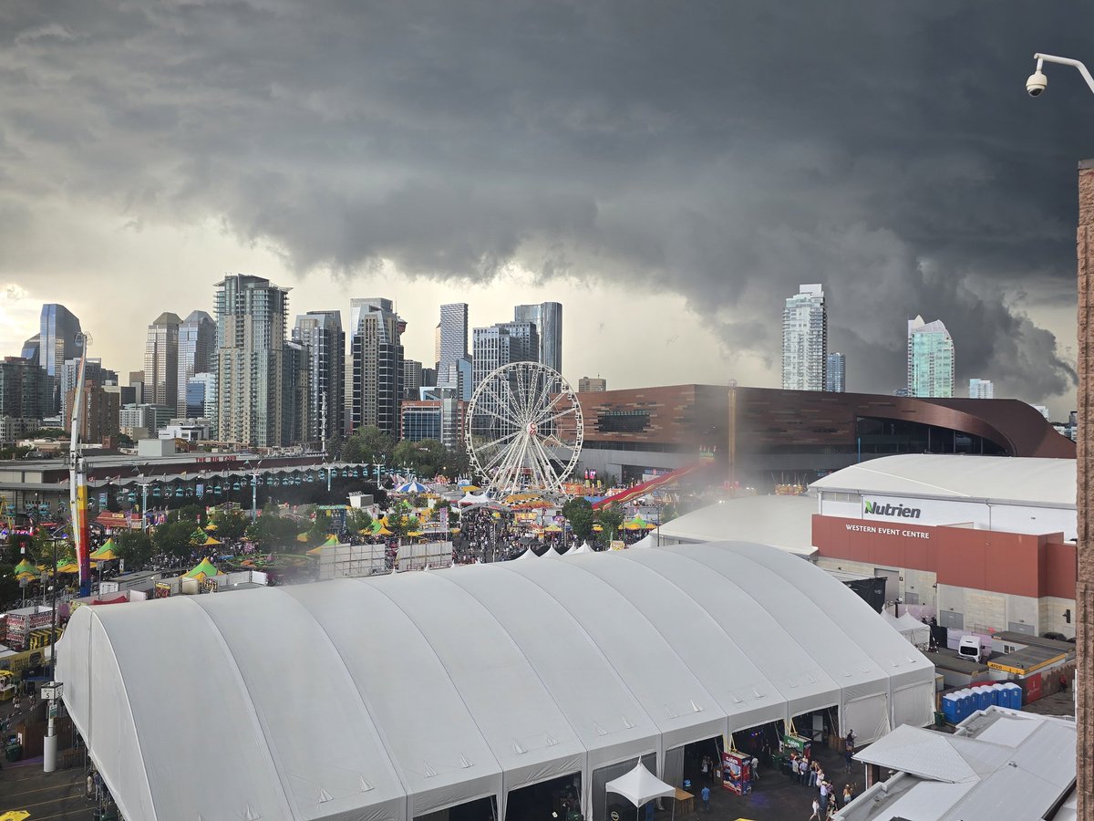 Storm coming towards the grounds. #yyc #abstorm