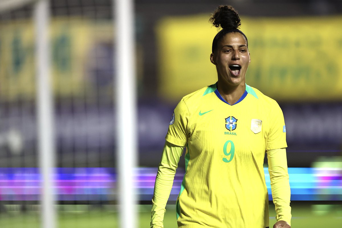 Nossas meninas estreiam com vitória sobre a Venezuela por 2x0 na Copa América. 
Com gols de Amanda Gutierres e Duda Sampaio, Brasil enfrenta a Bolívia no dia 16/07 às 18 horas pelo grupo B.

Foto: Lívia Villas Boas/ CBF