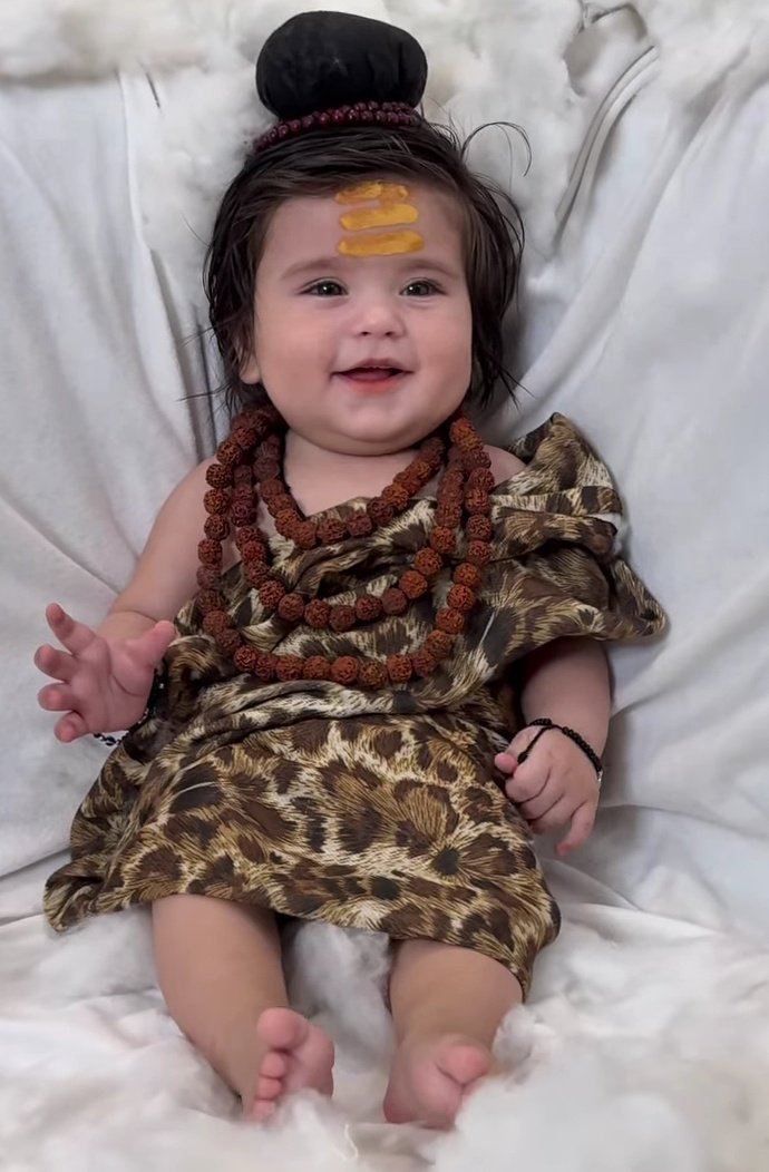 🔱🕉️भगवान शिव के पवित्र  श्रावण मास के प्रथम सोमवार की हार्दिक शुभकामनाएं 📿💮🙏

🕉️🕉️ नमः पार्वती पतये हर हर महादेव 🔱🕉️

#श्रावणमास #सावन_सोमवार
#हर_हर_महादेव