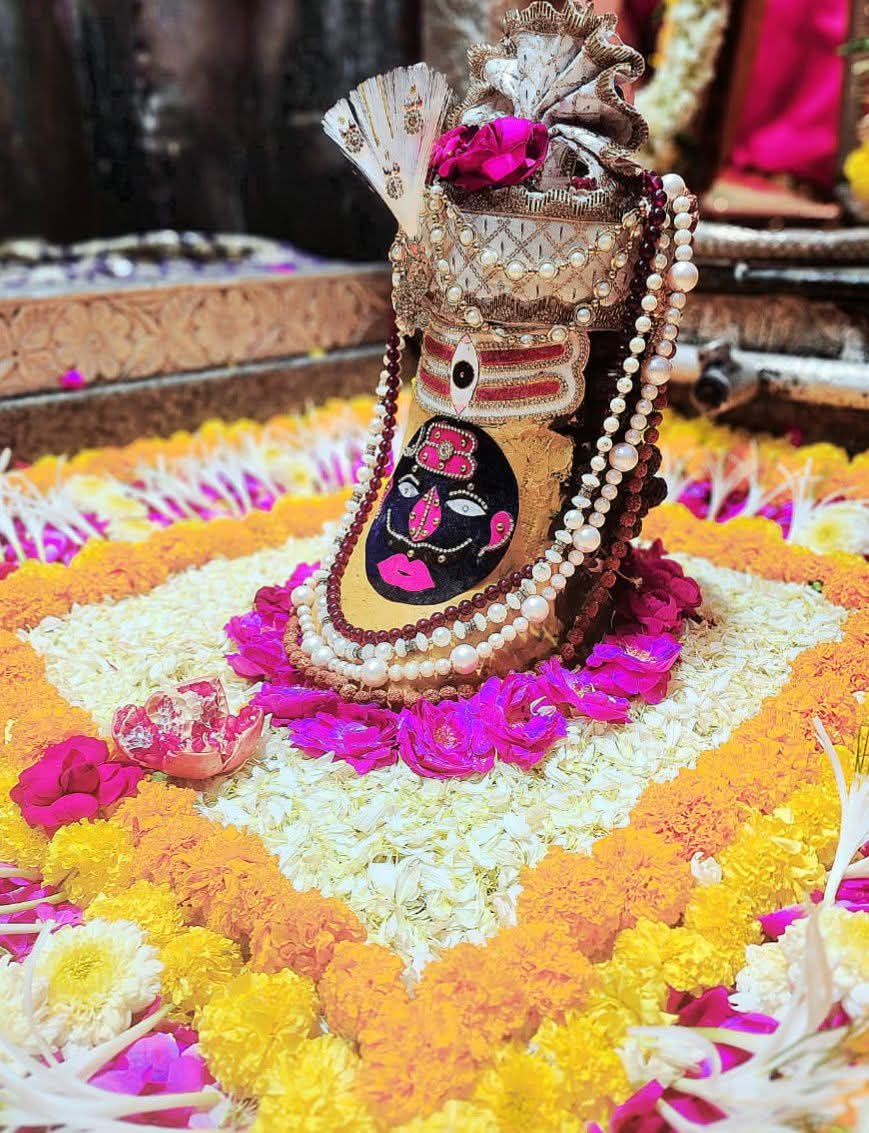 अंधेरा नहीं होता उसके जीवन में जिसका सवेरा भगवान भोलेनाथ के जयकारे से होता हो।

बाबा ओंकारेश्वर भगवान की जय हो।।