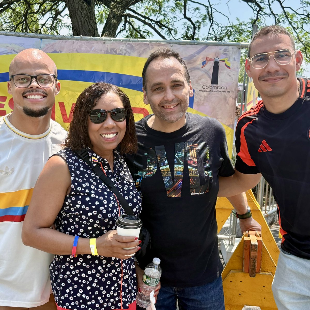 LGSabinaMatos's tweet image. Yesterday’s #ColombianAmerican Cultural Society Parade and Festival in #CentralFalls was a wonderful gathering filled with music, good food, and community.