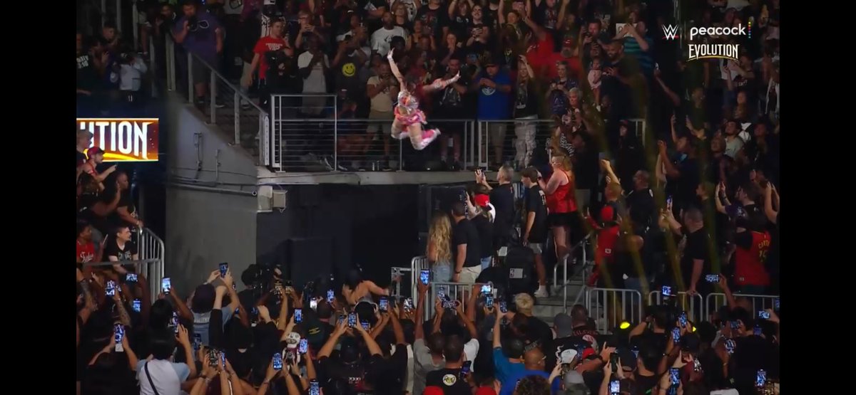 therealdudeski's tweet image. THIS IS INSANE!!!! WHAT A MATCH!!!!! #Evolution2