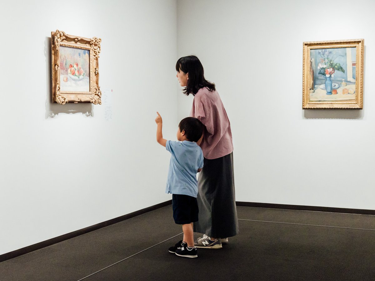 【#ルノセザ展 】
家族みんなで楽しむ！美術館デビュー応援キャンペーン実施！

7/15～7/21に中学生以下のお子様とご家族でお越しのお客様にオリジナルアクリルキーホルダーを。さらに、ピンク＆ブルーコーデのご家族には、オリジナルトートバッグもプレゼントします。

詳細
mimt.jp/ex/renoir-ceza…