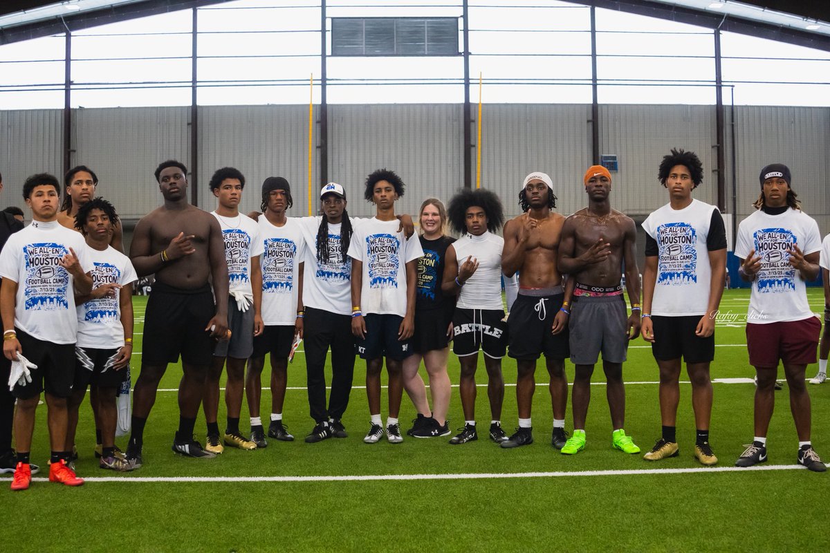 Class of 2027 Dawgs 

We ALL-EN FOR HOUSTON FOOTBALL CAMP

 #WeALLEN
#Houston #FootballCamp