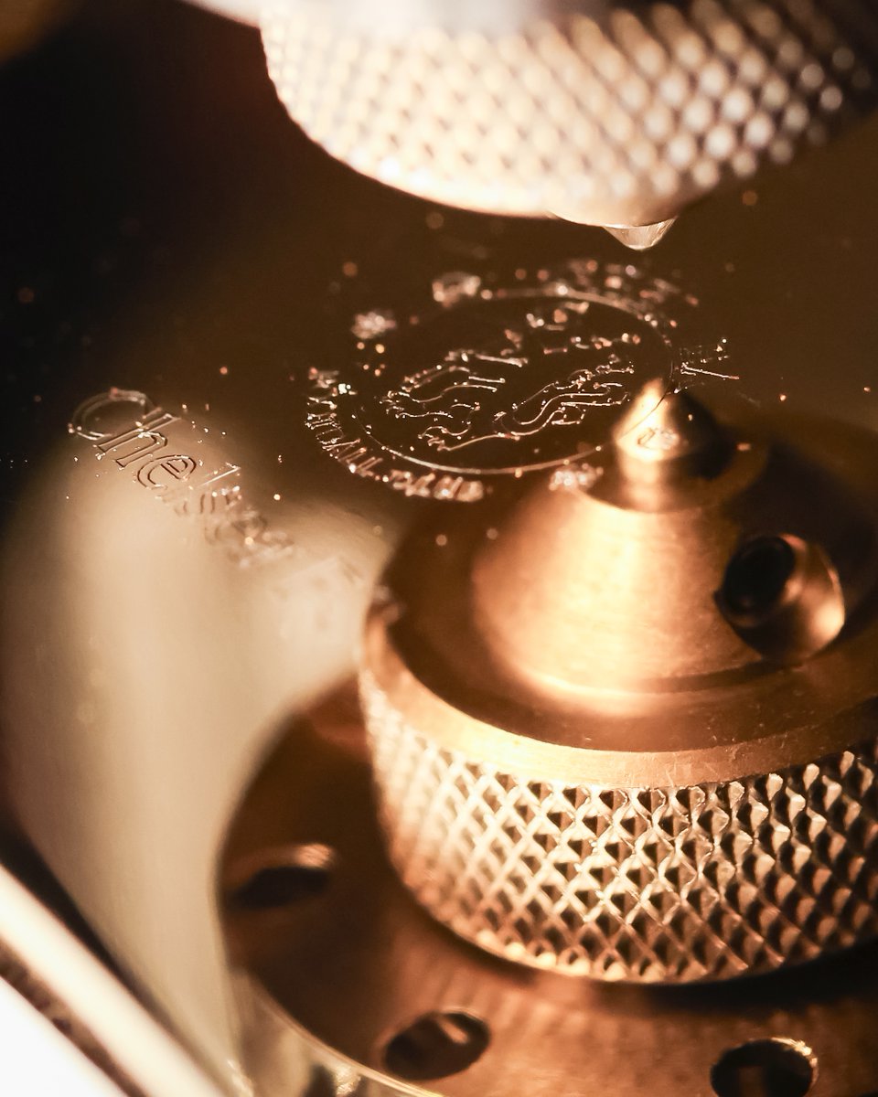 FIFAcom's tweet image. The moment @ChelseaFC became the first name engraved on the @FIFACWC trophy, crafted in collaboration with @TiffanyAndCo 🏆💙