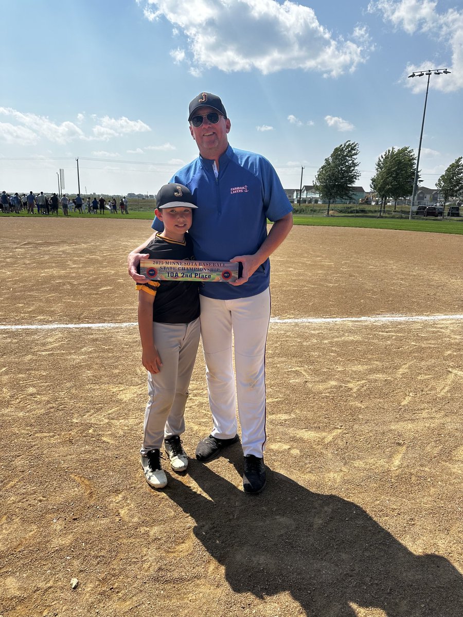 ChrisReuvers's tweet image. So about this kid & his team. They battled their butts off this weekend, had a lead in the state championship game today vs Wayzata.
What I love most is that opposing parents, teams & players talk about the character of him & @HubmenBaseball
Leland I’m so proud of you!!