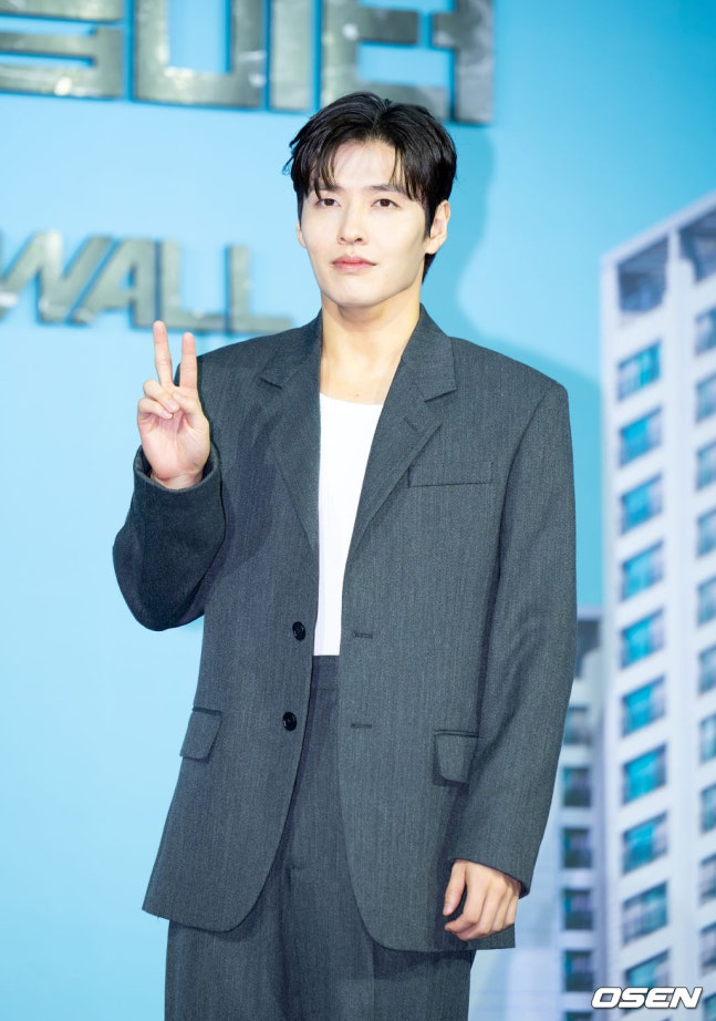 archiveshaneul's tweet image. kang haneul at movie "wall to wall" production report