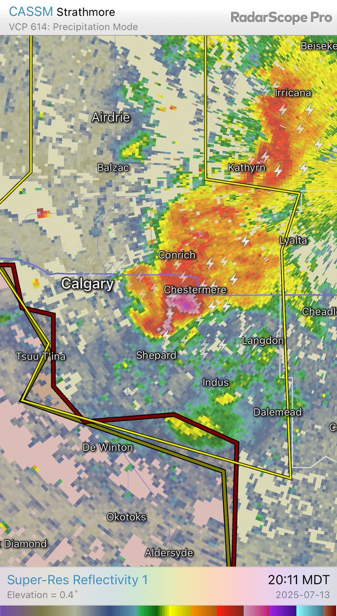 Severe thunderstorm that’s producing golf ball or bigger hail is now by Chestermere and tracking towards Langdon. #abstorm
