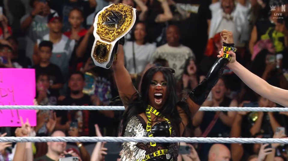 NAOMI IS WOMENS WORLD CHAMPION!!!! LETS GOOOOOOOOOOOOOOO!!!!! #WWEEvolution