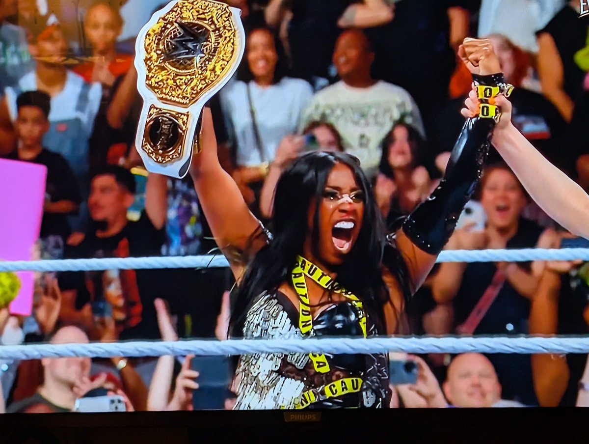Robot__Turkey's tweet image. That escalated quickly!
Congratulations @TheTrinity_Fatu
#WWEEvolution
