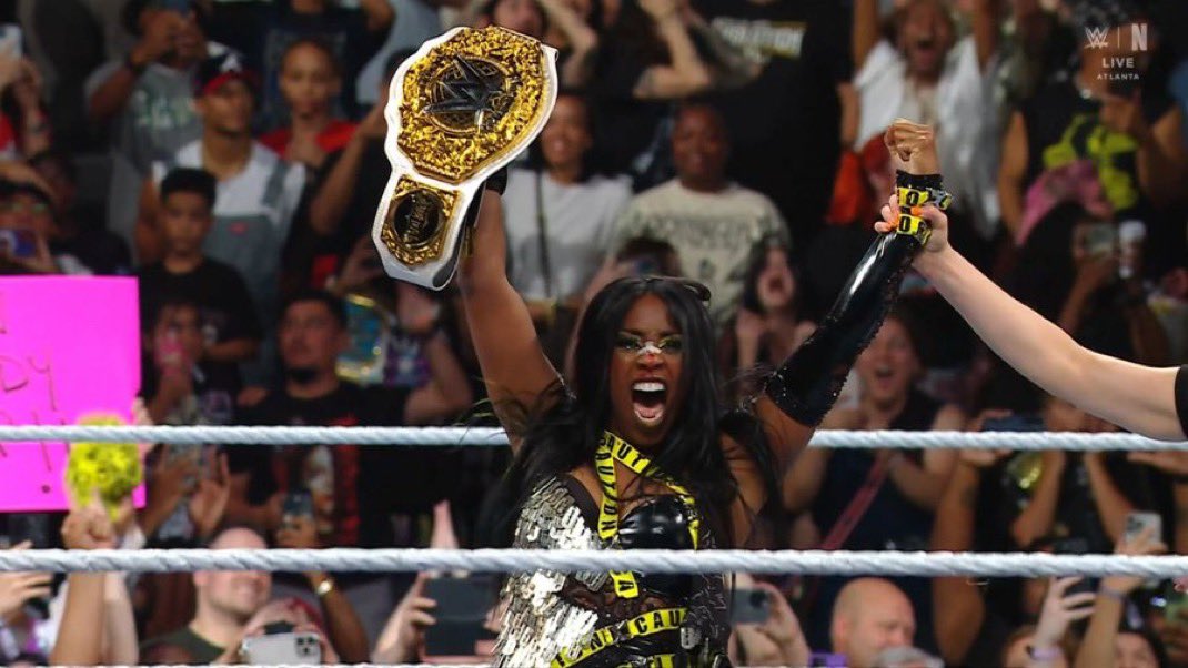 NAOMI CASHES IN!! NEW WOMENS WORLD CHAMPION!! #WWEEvolution
