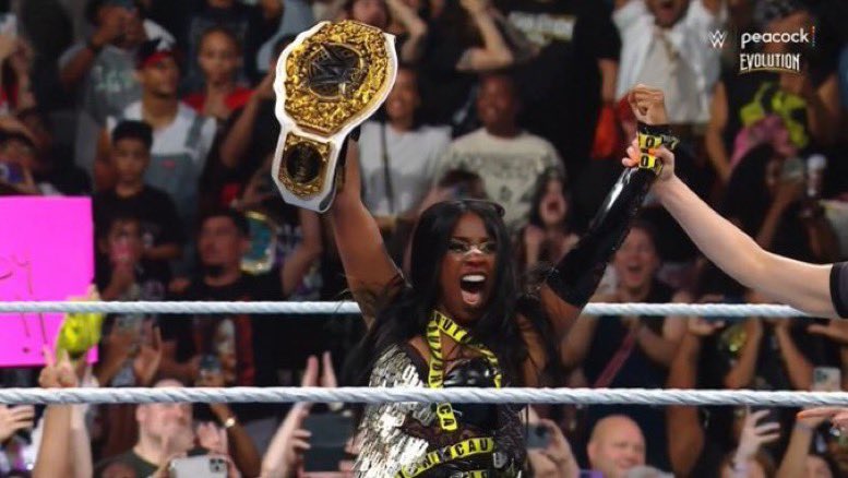 OMGGG?? #WWEEvolution