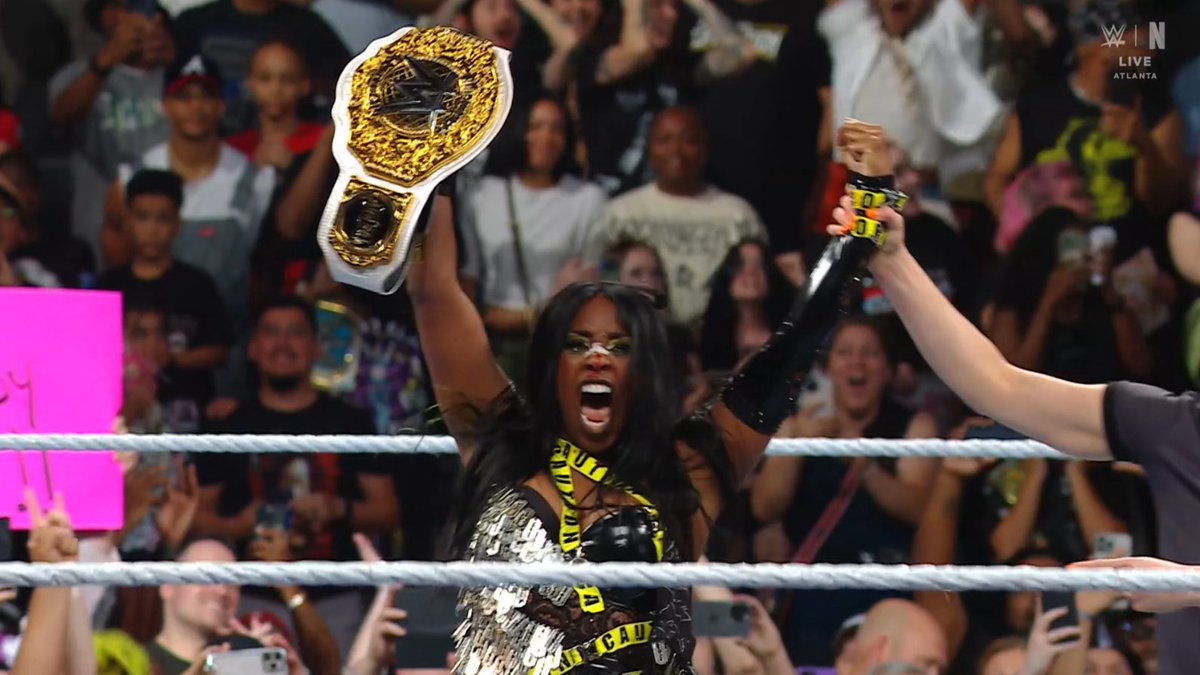ryuuniversee's tweet image. We could've had boss and glow as your women's world champions 😭
#WWEEvolution