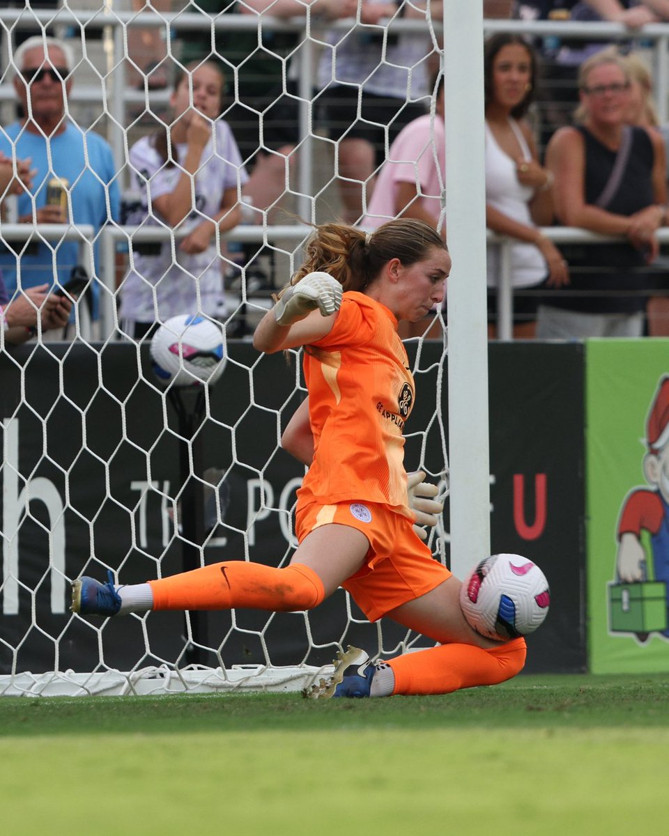 Big day for our ‘keepers! 🧤

Congratulations to <a href="/cristina_roque_/">Cristina Roque</a> and <a href="/madisonwhiteeee/">Madison White</a> for making their #RacingLou debut in yesterday’s friendly!