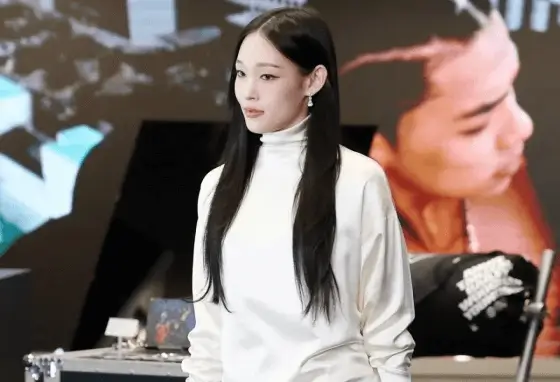 #Celebrity #MoonSeoYoon ALLDAY PROJECT’s Annie Hilariously Mimics Her Chairwoman Mom dlvr.it/TLvK37
