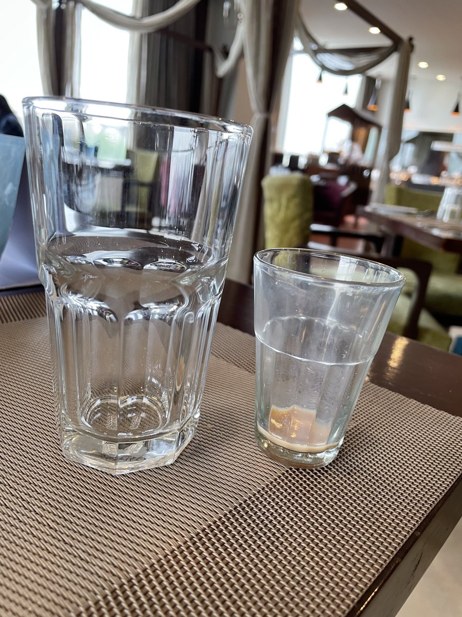 Chai ka glass paani ke glass se itna chhota kyun?

#Mudiji_Shud_Rejine