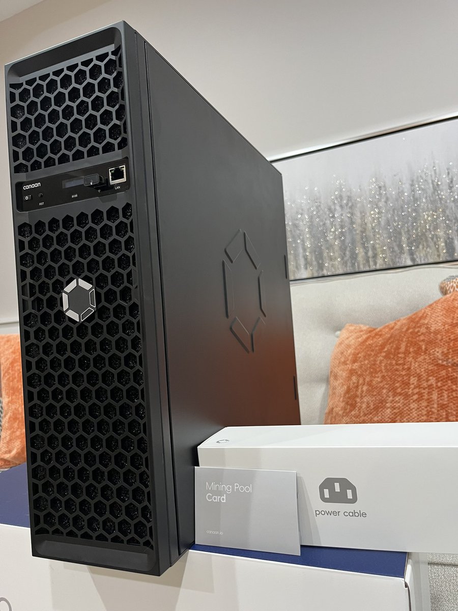 king_sulaman's tweet image. Just setup my Avalon Q today! Passive income from #Bitcoin mining just got easier. This quiet home miner sure can stack some sats!
Super impressed at it Mining around 82TH/s on Standard mode!
Full unboxing, review, and setup coming soon on my youtube. @canaanio