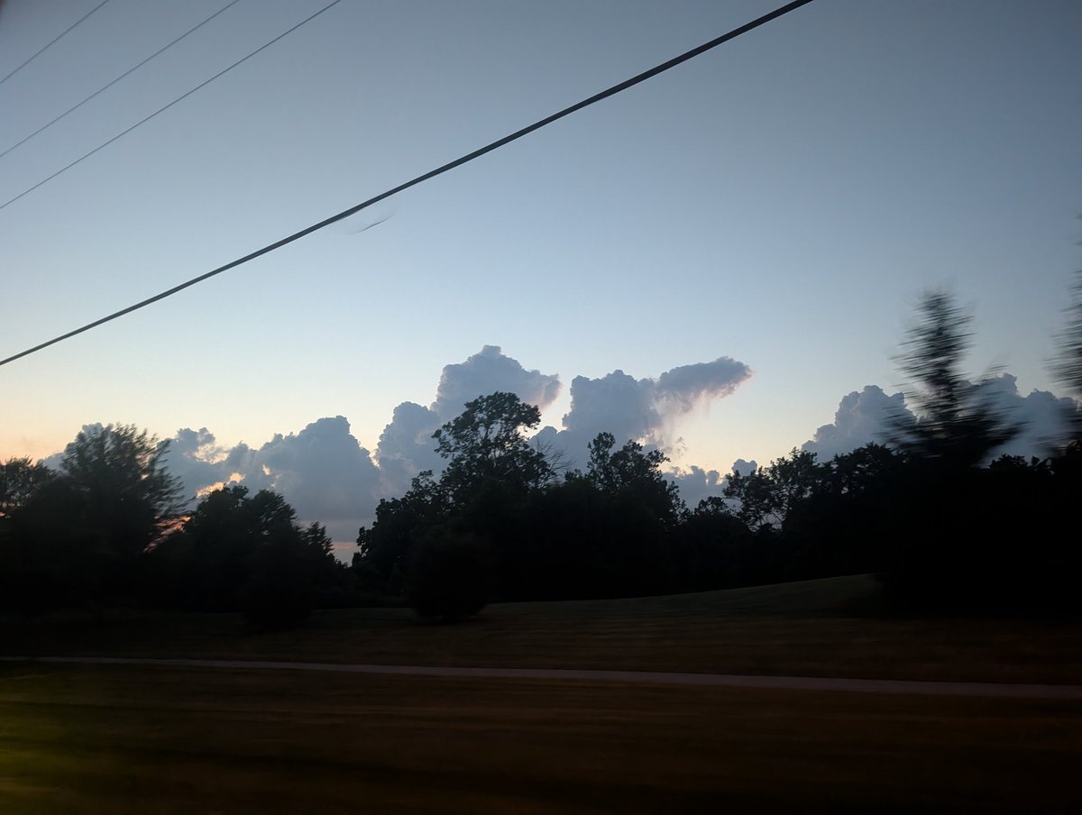 ValliStauffer's tweet image. Spectacular summer evening clouds! WOW!