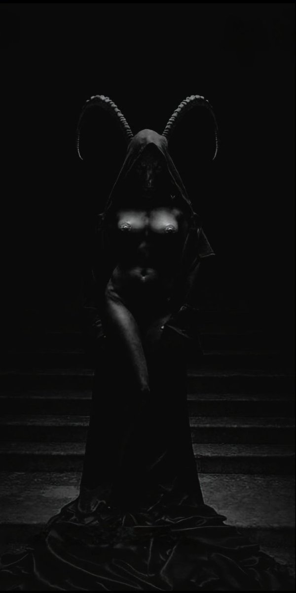 VICTORV60064924's tweet photo. @blackdreamvibes Ella también tiene momentos difíciles, días oscuros en los que su luz se apaga por un momento, pero que luego aparece con más intensidad.
- Edisson A. Cajilima Márquez. https://t.co/TeCcGQj73v