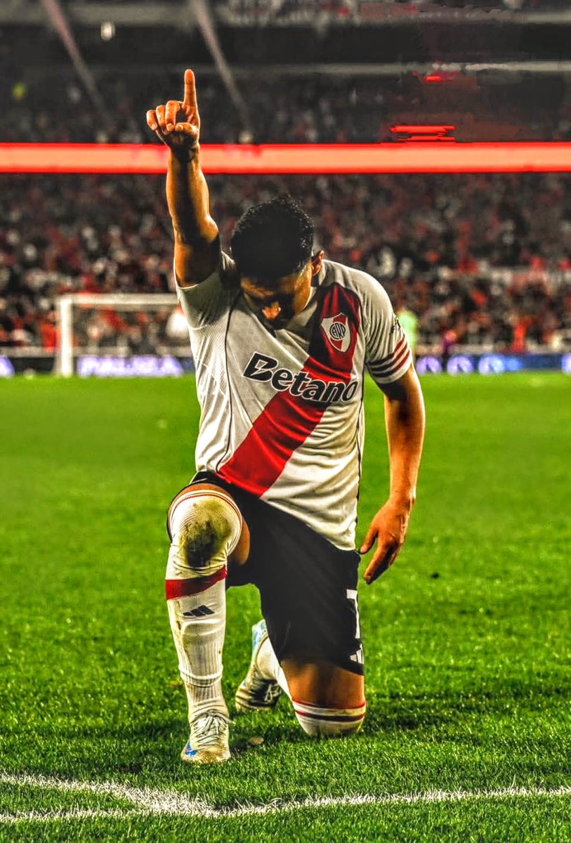 Linda idea de Maxi Salas para homenajear a su homónimo Marcelo, que la rompió en River.