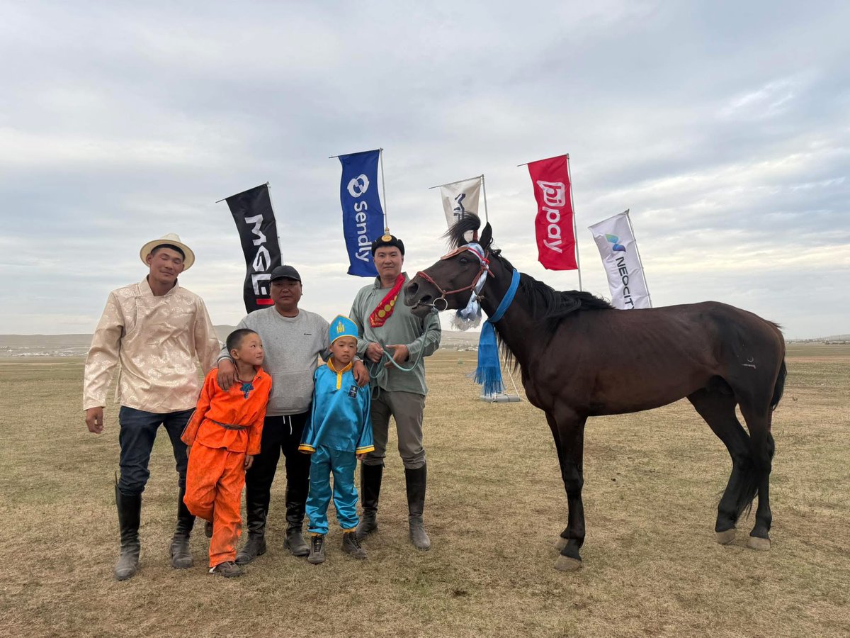 Халтар азарга маань улсын наадамд айргийн 4-т хурдаллаа. Ингэснээр улсын наадмын 1 түрүү, 2 айраг, бүсийн наадмын 4 түрүү амжилт гаргаж, 7 айраг түрүүний эзэн азарга боллоо. 
Уяач залуус, уралдаанч хүүхдүүддээ баярлалаа.