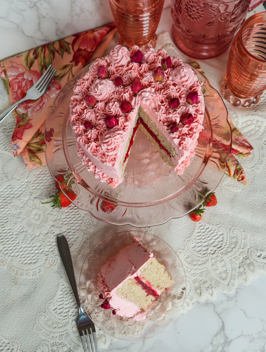 New Recipe: Vegan Berry Rose Layer Cake!
#veganrecipes
fragrantvanilla.com/vegan-berry-ro…